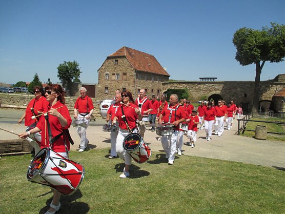 Zehn j&auml;hriges Bestehen der Schm&uuml;cke Fanfaren (Foto: Wahlkreisb&uuml;ro Gudrun Holbe)