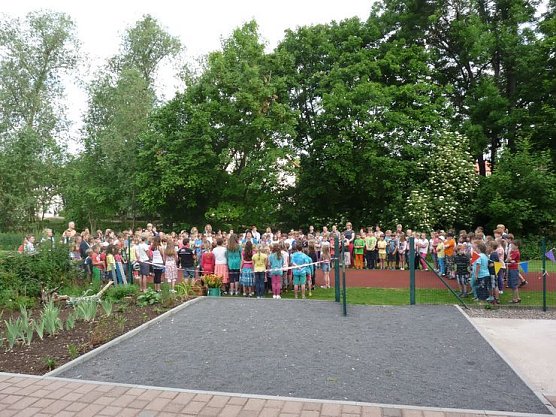 Schulgarten eingeweiht (Foto: Karl-Heinz Herrmann)