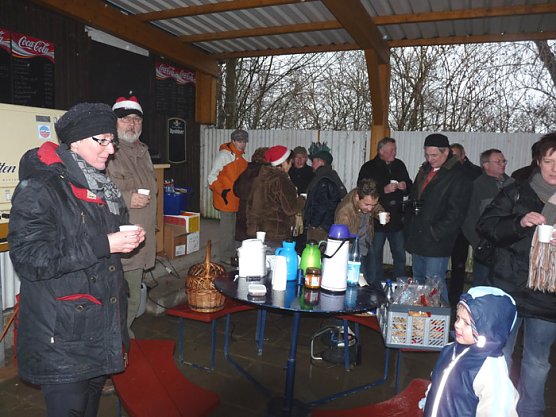 Weihnachtstauchen im Bebraer Teich (Foto: Karl-Heinz Herrmann) Weihnachtstauchen im Bebraer Teich (Foto: Karl-Heinz Herrmann)