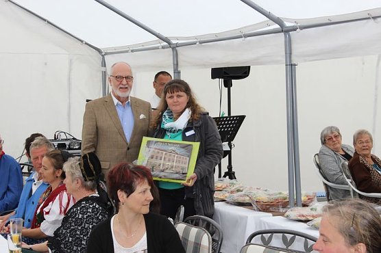 Feierliche Erweiterung (Foto: Karl-Heinz Herrmann) Feierliche Erweiterung (Foto: Karl-Heinz Herrmann)