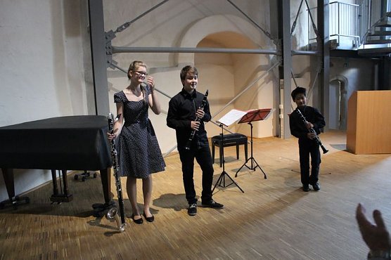 Gleich zwei Schecks im Gepäck (Foto: Karl-Heinz Herrmann) Gleich zwei Schecks im Gepäck (Foto: Karl-Heinz Herrmann)