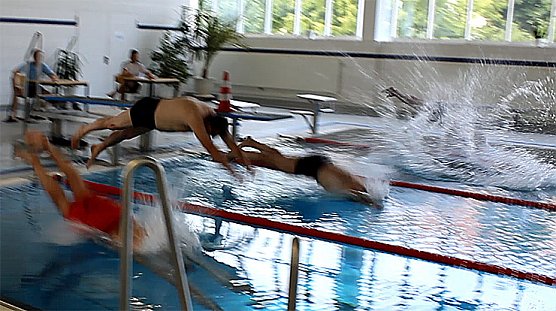 24-Stunden-Schwimmen 2014 gestartet (Foto: Karl-Heinz Herrmann)