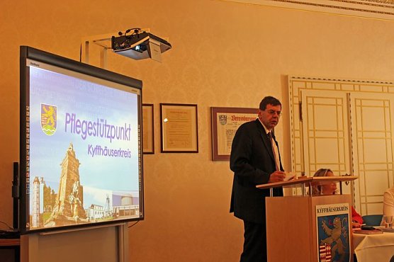 Pflegest&uuml;tzpunkt &uuml;bergeben (Foto: Karl-Heinz Herrmann)