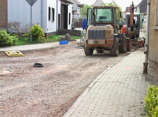 Ortsdurchfahrt Großberndten (Foto: Karl-Heinz Herrmann) Ortsdurchfahrt Großberndten (Foto: Karl-Heinz Herrmann)