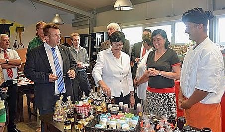 Auszeichnungen auf Tourismustag (Foto: Karl-Heinz Herrmann) Auszeichnungen auf Tourismustag (Foto: Karl-Heinz Herrmann)