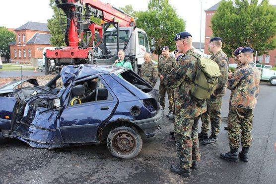 Verkehrssicherheitstag bei der Bundeswehr (Foto: Karl-Heinz Herrmann) Verkehrssicherheitstag bei der Bundeswehr (Foto: Karl-Heinz Herrmann)
