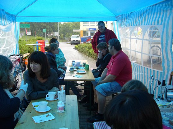 Sommerfest mit Aprilwetter (Foto: Düne) Sommerfest mit Aprilwetter (Foto: Düne)