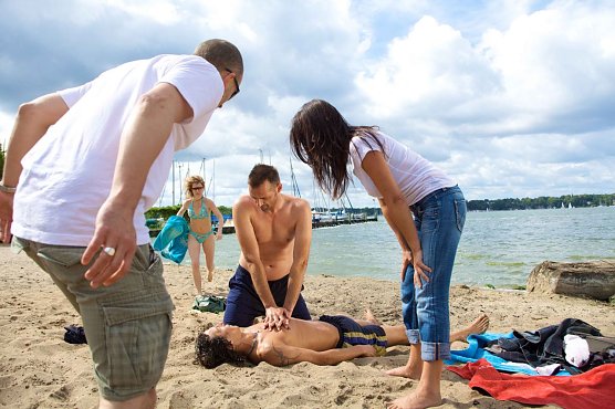 Badeunfall (Foto: Johanniter Unfall Hilfe e.V./Jan Dommel) Badeunfall (Foto: Johanniter Unfall Hilfe e.V./Jan Dommel)