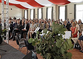Partnerschule in Roßleben besucht (Foto: Siemens AG/Andreas Hultsch) Partnerschule in Roßleben besucht (Foto: Siemens AG/Andreas Hultsch)
