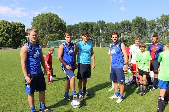 Volles Training bei der Fu&szlig;ballschule (Foto: Karl-Heinz Herrmann)