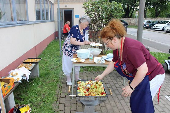 Gegrillt und diskutiert (Foto: Karl-Heinz Herrmann)