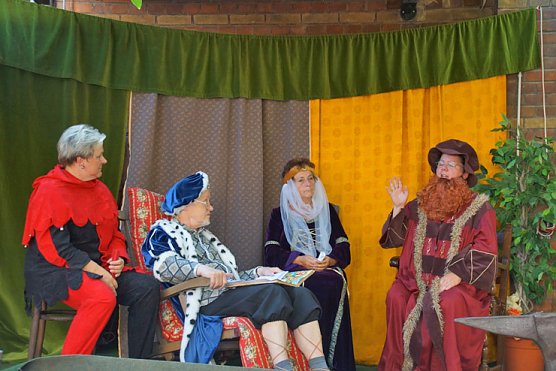 Premiere im Heimathaus Roßleben (Foto: Elke Zänker) Premiere im Heimathaus Roßleben (Foto: Elke Zänker)