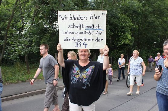 Demo &uuml;ber Bundesstra&szlig;e 4 in Greu&szlig;en gezogen (Foto: Karl-Heinz Herrmann)