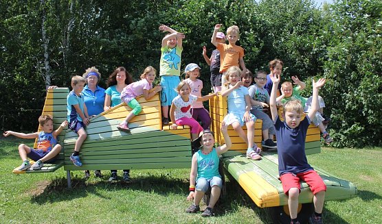 Ausflug zum Flugplatz (Foto: Kindervilla Bad Frankenhausen) Ausflug zum Flugplatz (Foto: Kindervilla Bad Frankenhausen)