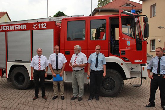 F&ouml;rderbescheid und Lottomittel &uuml;berbracht (Foto: Wahlkreisb&uuml;ro Scherer)