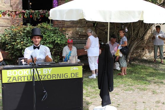 Sommer-Highligt am Klavier (Foto: Karl-Heinz Herrmann)