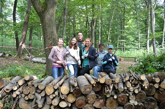Internationales Workcamp im KiEZ Ferienpark Feuerkuppe (Foto: Kiez Ferienpark)