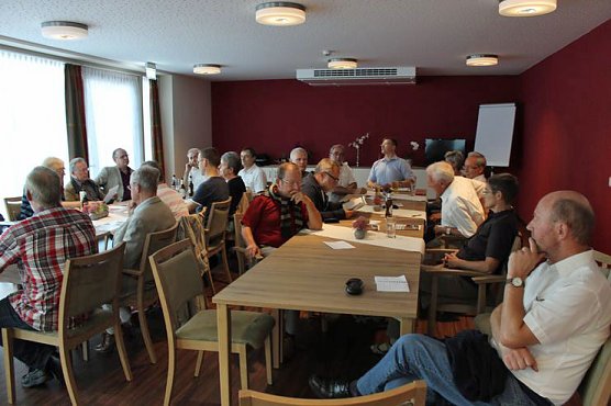 Haus am Wipper besichtigt (Foto: Karl-Heinz Herrmann) Haus am Wipper besichtigt (Foto: Karl-Heinz Herrmann)