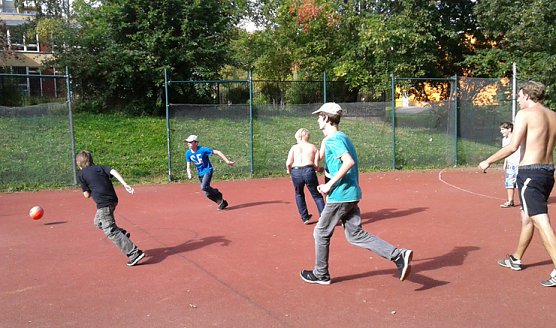 Fußball verbindet Nationen! (Foto: Stadtjugendring) Fußball verbindet Nationen! (Foto: Stadtjugendring)