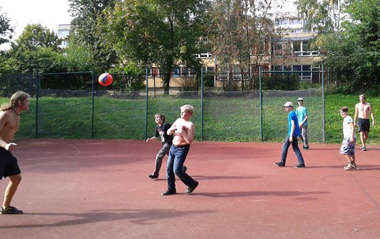 Fußball verbindet Nationen! (Foto: Stadtjugendring) Fußball verbindet Nationen! (Foto: Stadtjugendring)