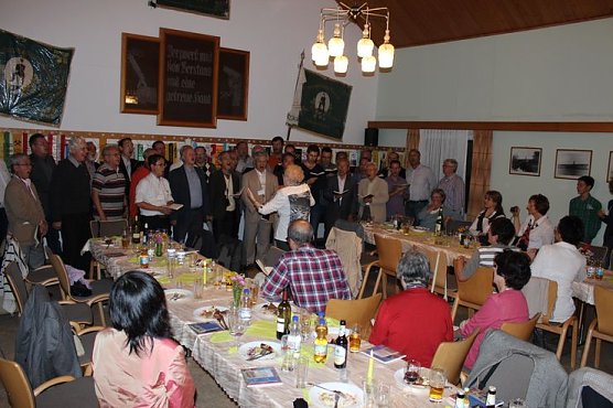 M&auml;nnerchor aus Japan begr&uuml;&szlig;t (Foto: Karl-Heinz Herrmann)