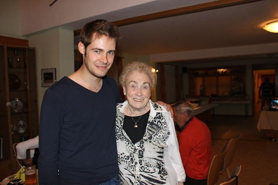 M&auml;nnerchor aus Japan begr&uuml;&szlig;t (Foto: Karl-Heinz Herrmann)