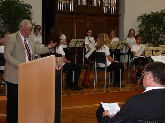 Beeindruckende Festrede (Foto: Karl-Heinz Herrmann) Beeindruckende Festrede (Foto: Karl-Heinz Herrmann)