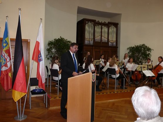 Beeindruckende Festrede (Foto: Karl-Heinz Herrmann) Beeindruckende Festrede (Foto: Karl-Heinz Herrmann)