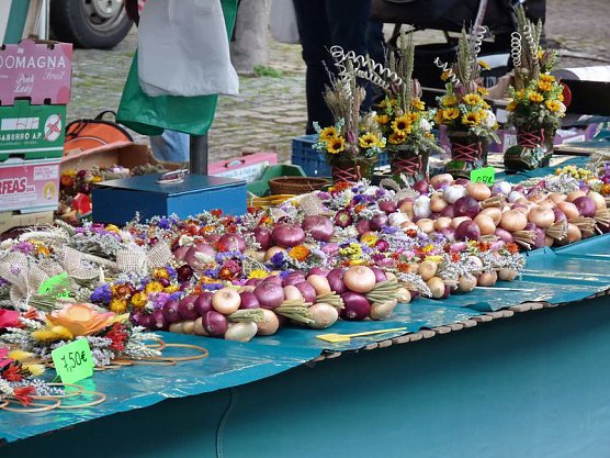 Zwiebeln über Zwiebeln (Foto: Karl-Heinz Herrmann) Zwiebeln über Zwiebeln (Foto: Karl-Heinz Herrmann)