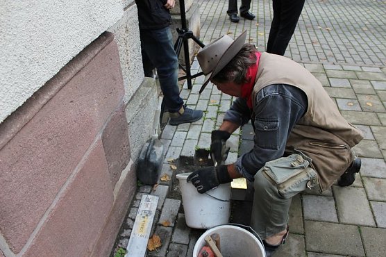 Stolpersteine in Sondershausen verlegt (Foto: Karl-Heinz Herrmann) Stolpersteine in Sondershausen verlegt (Foto: Karl-Heinz Herrmann)