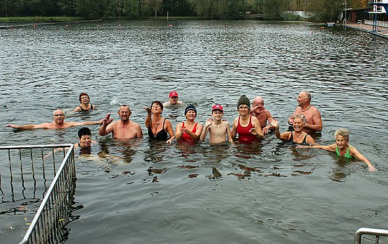 Abbaden am Bebraer Teich (Foto: Karl-Heinz Herrmann)
