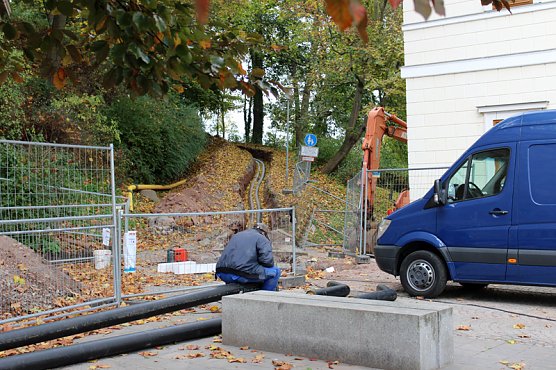 Schloss wird angeschlossen (Foto: Karl-Heinz Herrmann)