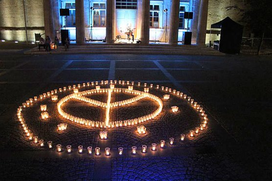 Friedensgebet und Kerzenmarsch (Foto: Karl-Heinz Herrmann)