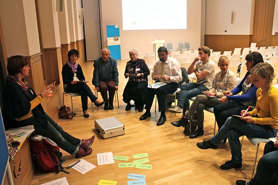Der Erfahrungs- und Meinungsaustausch geh&ouml;rt zur Tradition der Konferenzen (Foto: Angelo Glashagel)
