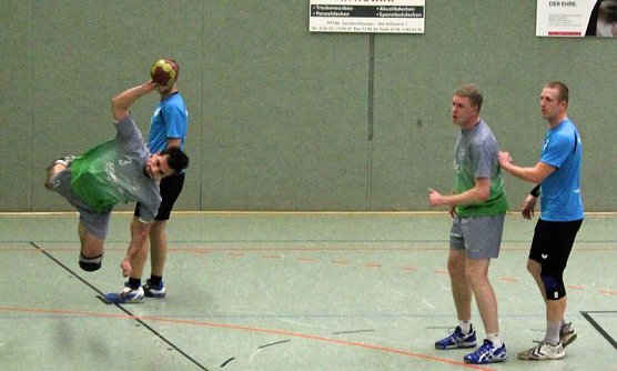 "Farbige" 2. Halbzeit (Foto: Karl-Heinz Herrmann) "Farbige" 2. Halbzeit (Foto: Karl-Heinz Herrmann)