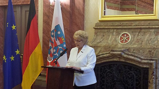 Verdienstmedaille des Verdienstordens für Waltraud Maletschek (Foto: Karl-Heinz Herrmann) Verdienstmedaille des Verdienstordens für Waltraud Maletschek (Foto: Karl-Heinz Herrmann)