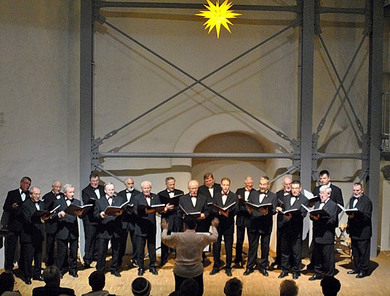 Weihnachten mit dem Albert-Fischer-Chor (Foto: Albert-Fischer-Chor) Weihnachten mit dem Albert-Fischer-Chor (Foto: Albert-Fischer-Chor)