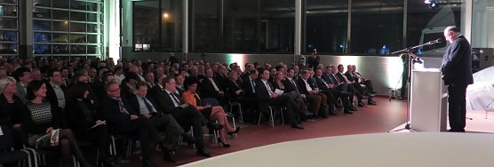 Blick auf die Festgesellschaft (Foto: nnz)