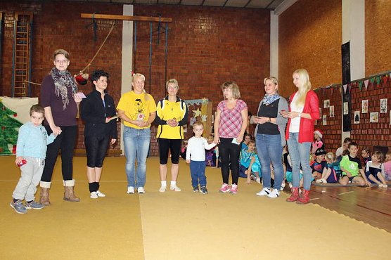 Bereits 16. Weihnachtsturnen (Foto: Karl-Heinz Herrmann) Bereits 16. Weihnachtsturnen (Foto: Karl-Heinz Herrmann)