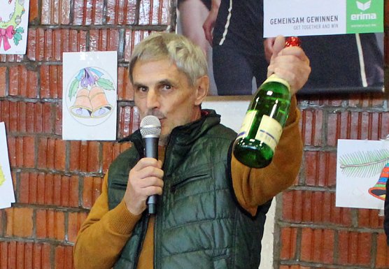 Staffelstab übergeben (Foto: Karl-Heinz Herrmann) Staffelstab übergeben (Foto: Karl-Heinz Herrmann)