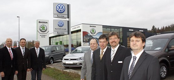 F&uuml;r den VW-Service in der Skoda-Autowelt stehen: Michael Pape, Andreas Peter, Norbert Schulze, Torsten Wiesner, Markus Beck, Holger Beck und Matthias Tischer (von links). (Foto: Fischer/AH Peter)