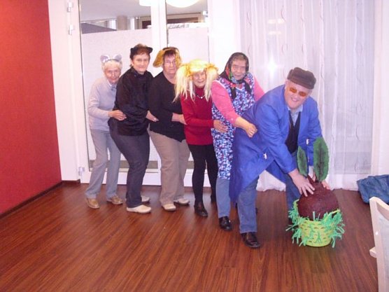 Märchenspiel Das Rübchen aufgeführt (Foto: Thomas Leipold) Märchenspiel Das Rübchen aufgeführt (Foto: Thomas Leipold)