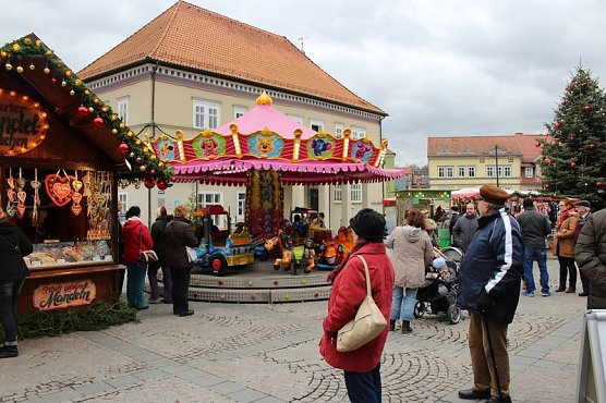 Weihnachtsbaumkugeln zerstört (Foto: Karl-Heinz Herrmann) Weihnachtsbaumkugeln zerstört (Foto: Karl-Heinz Herrmann)
