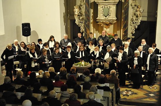 Weihnachtszauber aus frohen Kehlen (Foto: Katja Wagner) Weihnachtszauber aus frohen Kehlen (Foto: Katja Wagner)