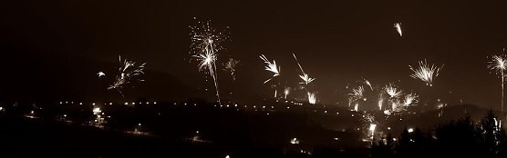 Silversterb&ouml;ller &uuml;ber W&uuml;lfingerode im Landkreis Nordhausen (Foto: Berti Voigt)