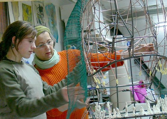 Saurier am Theater (Foto: Wolfgang Kurima Rauschning) Saurier am Theater (Foto: Wolfgang Kurima Rauschning)