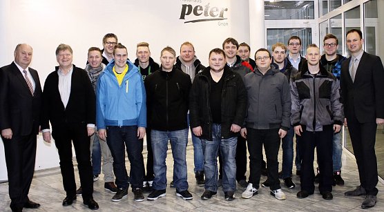 Ausbildung erfolgreich abgeschlossen und übernommen (Foto: Fischer/AH Peter) Ausbildung erfolgreich abgeschlossen und übernommen (Foto: Fischer/AH Peter)