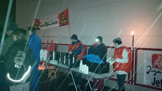 Warnstreik bei Magna (Foto: IG Metall) Warnstreik bei Magna (Foto: IG Metall)