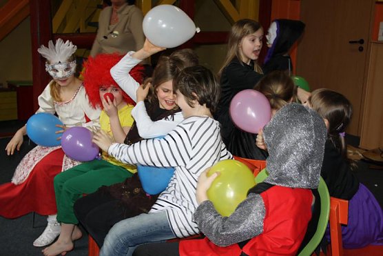 Rosenmontagsparty im JuST (Foto: Kreisjugendring) Rosenmontagsparty im JuST (Foto: Kreisjugendring)