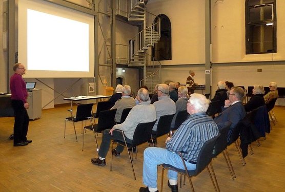 Mitgliederversammlung in der Cruciskirche (Foto: Edith Baars) Mitgliederversammlung in der Cruciskirche (Foto: Edith Baars)